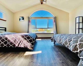 Spacious 3B2B Home: Prime Location - Newark - Chambre