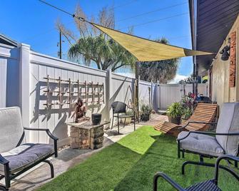 Unique Nokomis Home about 2 Mi to Beach Access! - Nokomis - Patio