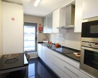 Parque das Nacoes River view ,free wifi - Lisbon - Kitchen