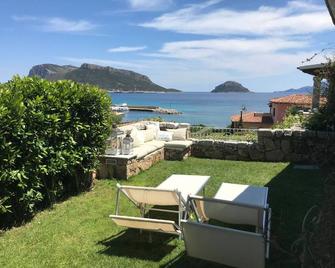 House 50 Meters From The Sea Residence S'abba E Sa Pedra - Golfo Aranci - Innenhof