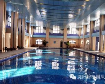 Country Garden Phoenix Hotel Shenyang - Shenyang - Piscina