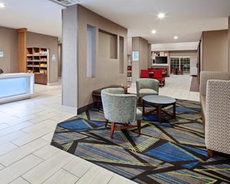 Holiday Inn Express & Suites Tulare - Tulare - Lobby