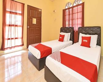 OYO 90640 D'village River & Cafe Chalet - Kuala Tahan - Bedroom