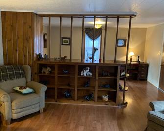 brLebanon Single Homebr30 minutes from Hersheybr10 minutes to Lebanon Veterans brbr - Lebanon - Living room