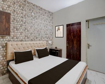 Hotel O Cross King Hotel & Restaurant - Bathinda - Bedroom