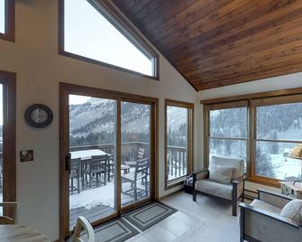 Primrose Cabin - Durango - Living room