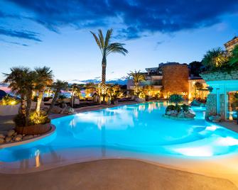 Hacienda Na Xamena - Thị trấn Ibiza - Bể bơi