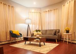 Cozy apartment 2nd 10min Walk Downtown and City View - Providence - Salon