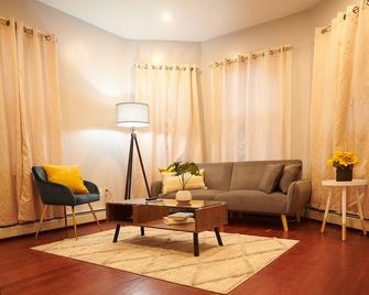 Cozy apartment 2nd 10min Walk Downtown and City View - Providence - Salon