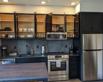 State Street Downtown Condo - Traverse City - Cocina