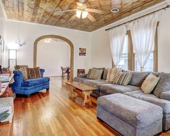 Cajun Cottage located in downtown New Iberia - New Iberia - Huiskamer