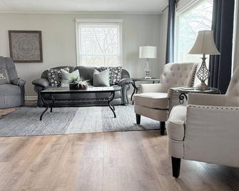 Retreat @ Mill Creek for 12 Nolensville,TN - Brentwood - Living room
