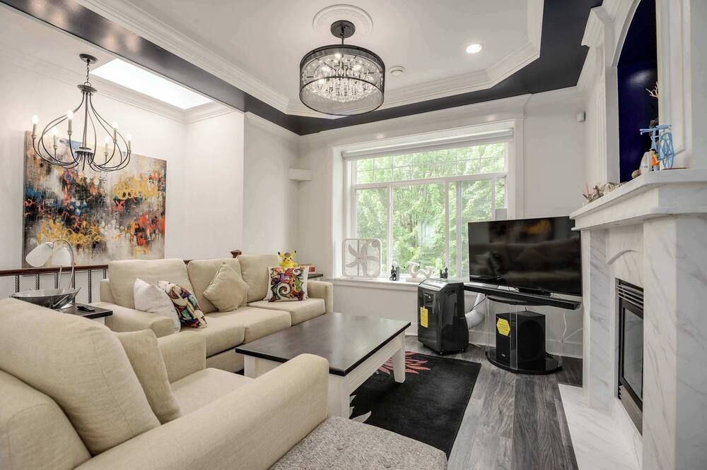 Luxury 1-Bedroom Suite in Vancouver - فانكوفر - غرفة معيشة