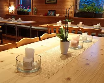 Farmhouse in quiet location / farmhouse in silent enviroment - Neuötting - Restaurant