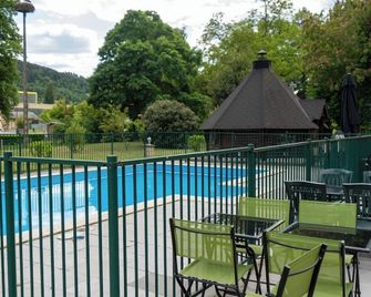 Brit Hotel Grand Hotel Munster - Munster - Balkon