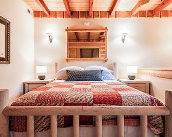 Canyon Wren Cottage, a True Couples Retreat - Teasdale - Bedroom