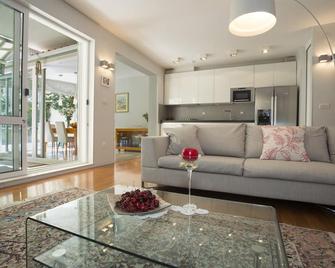 Deluxe apartment Lea with large garden - Split - Sala de estar