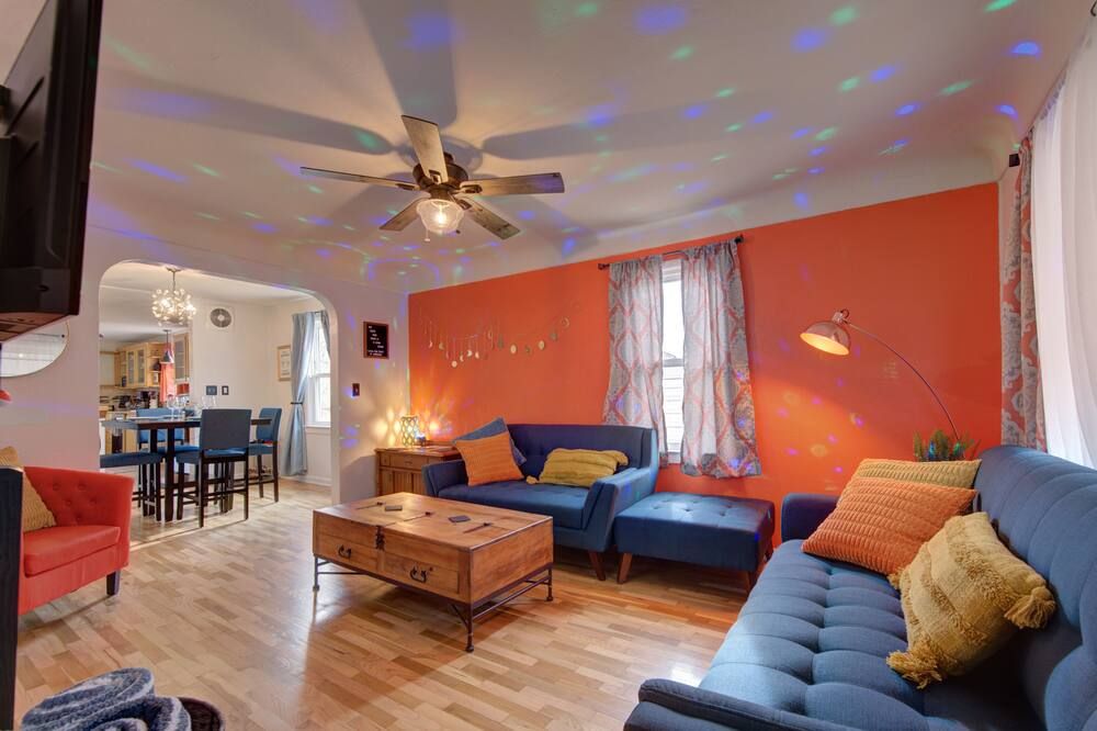 A Short Walk To Downtown Cos - Pet-Friendly,nintendo,fire Pit & Bbq,fenced Yard - كولورادو سبرينغز - غرفة معيشة