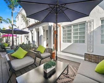 Chesterfield Hotel & Suites - Miami Beach - Patio