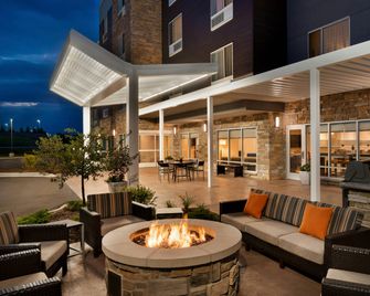 TownePlace Suites by Marriott Milwaukee Grafton - Grafton - Binnenhof
