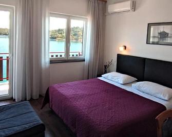 بانسين ألين دوجي أوتوك - Luka - غرفة نوم