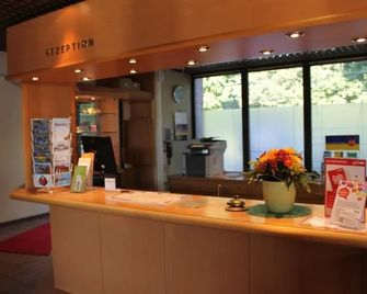 格呂內瓦爾德汽車旅館及拉斯托夫 - 柏林 - 櫃檯