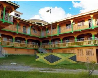 Double rooms for rent in Crawford - Saint Elizabeth - Edificio