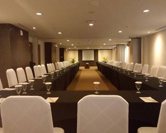 Primebiz Hotel Kuta - Kuta - Meeting room