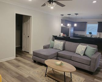 2bed/2bath Cottage in Downtown Houma. 30+ day stays welcome. - Houma - Salon