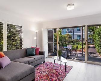 Pacific Blue Townhouse, 351/265 Sandy Point Road - Salamander Bay - Living room