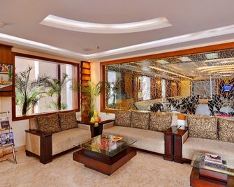 Hotel Seven Hills Tower - Agra - Lobby