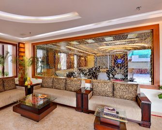 Hotel Seven Hills Tower - Agra - Lobby