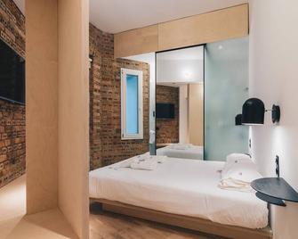 Moyua Apartment by People Rentals - Bilbao - Bedroom