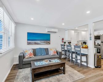 Welcome to Manasquan Beach - Steps to the Sand - Manasquan - Living room
