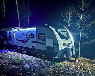 Cozy Smoky Mtn RV with WiFi and Heat/AC near Cades Cove - Walland