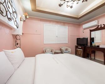 Songjeong Bay Hotel - Jangan - Bedroom