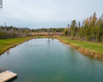 Cozy cottage on 25 acres of private land. Lots of space. Pet Friendly! - Meaford - Outdoors view