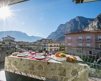 Paulie Apartment - Happy Rentals - Riva del Garda - Balkón