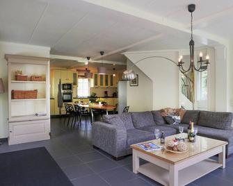 Detached villa with a large garden and terrace - Rendeux - Wohnzimmer