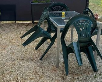 La Salamandre aux Gîtes des Epinoux - Civray - Patio