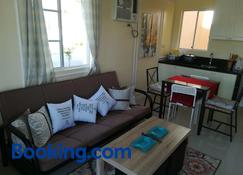 Belle Court Apartment - Santa Rosa - Living room