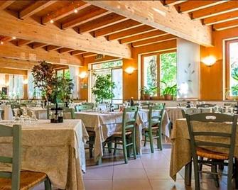 Albergo Ristorante Il Laghetto - Fiumalbo - Restaurante