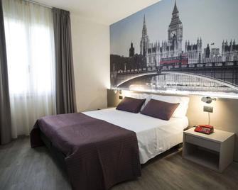 호텔 비토리오 데센자노 델가르다 - 데센자노 델가르다