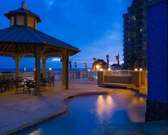 Escapes! To the Shores Orange Beach a Ramada by Wyndham - Orange Beach - Piscina