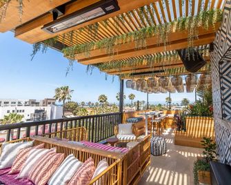 Room 202 | The Brick Boutique Hotel - Oceanside - Balkon