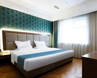Jilin Junhe Holiday Hotel - Jilin - Bedroom