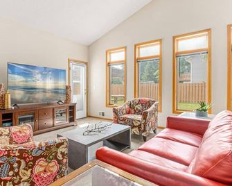 Minne-Getaway: Modern Cottage - North Saint Paul - Living room