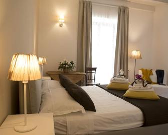 Yhomisus B&B - Comiso - Schlafzimmer