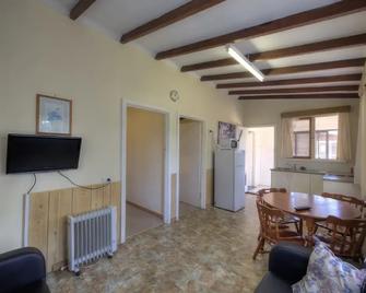 Gum Grove Chalets - Denmark - Dining room