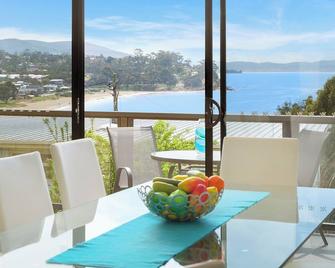 Self Contained Beach View Apartment - Kingston Beach - Balcón